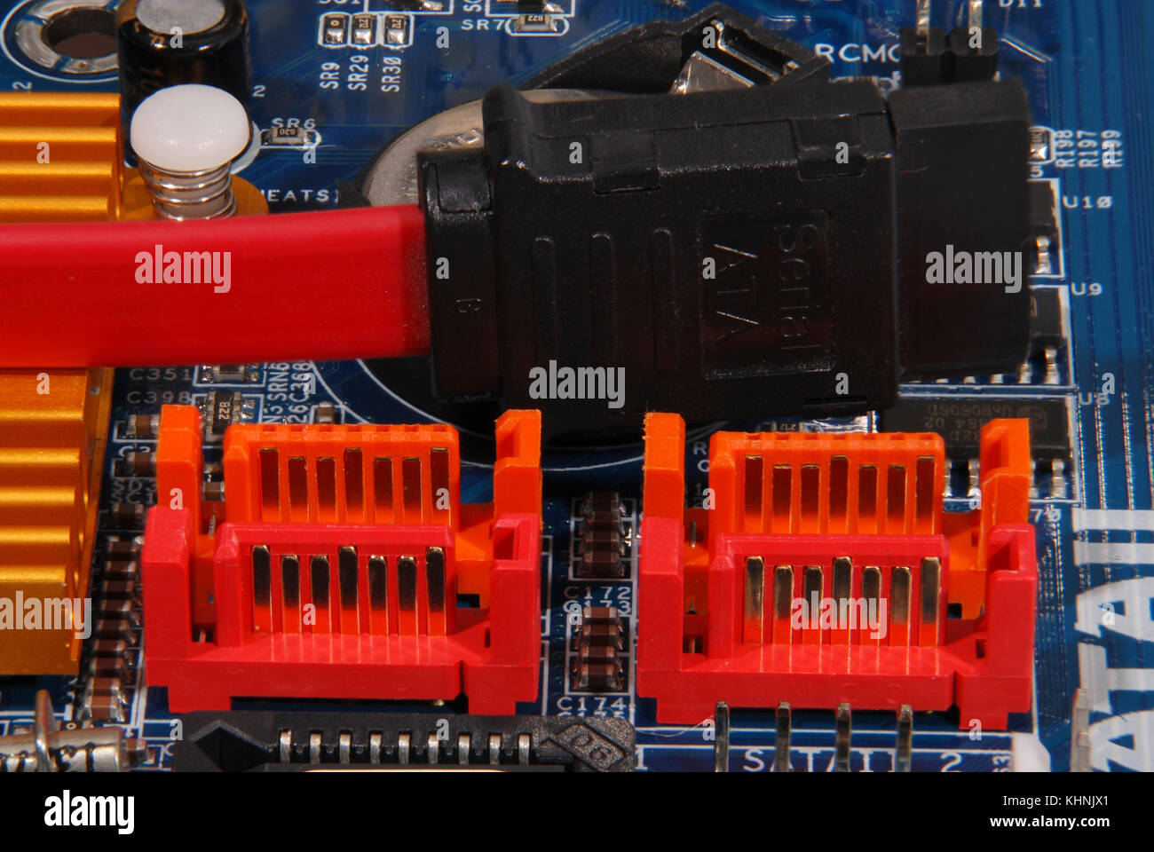 SATA-Buchse, Nahaufnahme eines blauen Computer Stromkreis Stockfoto