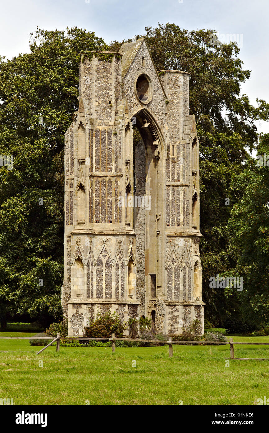 Die massive Osten Fenster des Priorat in Walsingham Ruinen der Abtei, Norfolk, England Stockfoto