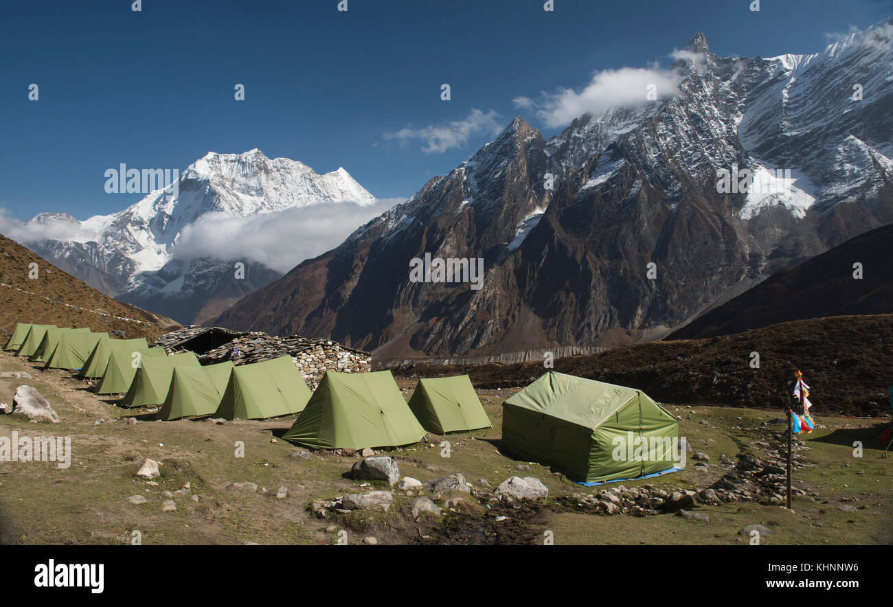 Im Zelt vor dem larkya La Pass, manaslu Circuit, Nepal Stockfoto