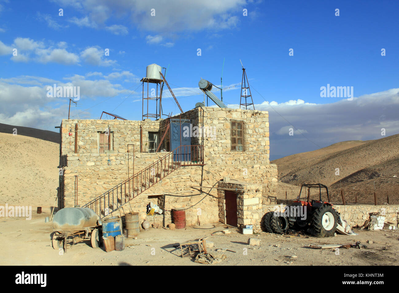 Bauernhof aus Stein Haus in der Wüste, Syrien Stockfoto