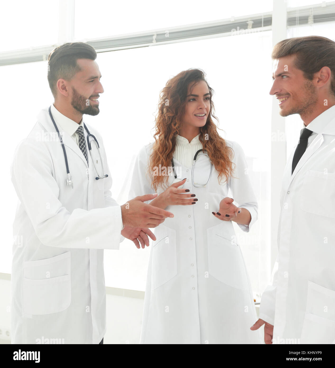 Nahaufnahme von einer Gruppe von Ärzten diskutieren Stockfoto