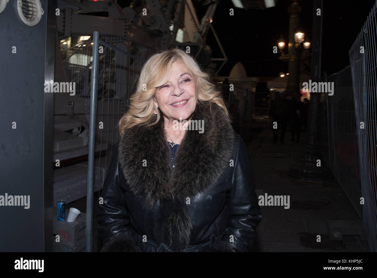 Der Sänger Nicoletta kommt an der Einweihung des großen Rades der Inhaber marcel Campion in Paris, Place de la Concorde, dieser Freitag, 17/11/2017 Stockfoto