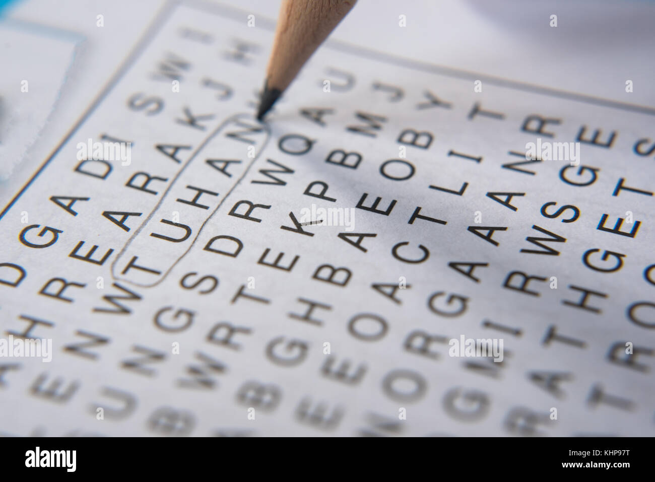 Wort puzzle brain teaser. Wort "tuhan' im Kreis. tuhan ist Malaiisch Sprache Bedeutung Gott. Brainstorming Konzept Stockfoto