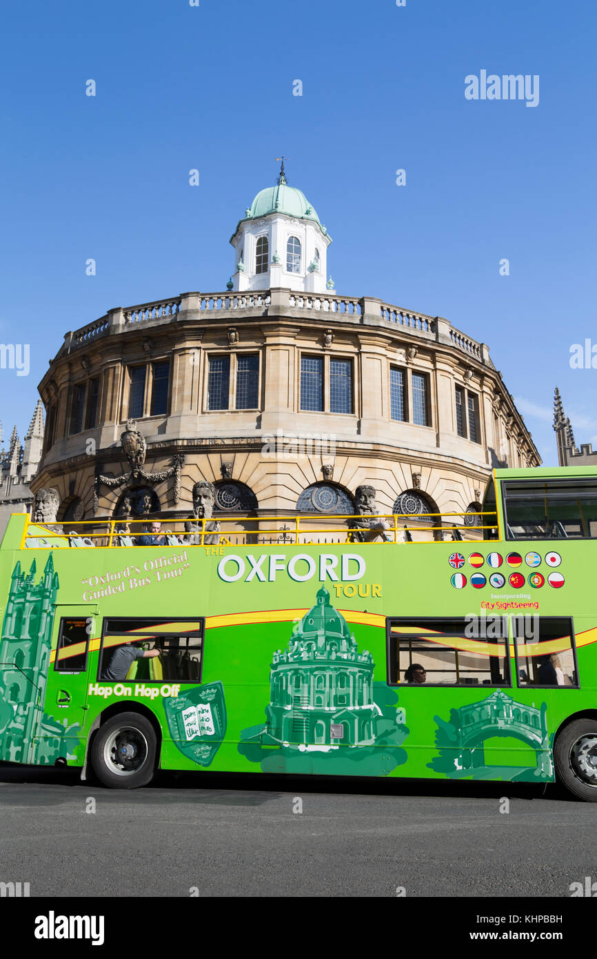 UK, Oxford, sightseeing Tour mit dem Bus vorbei an den Sheldonian Theatre. Stockfoto