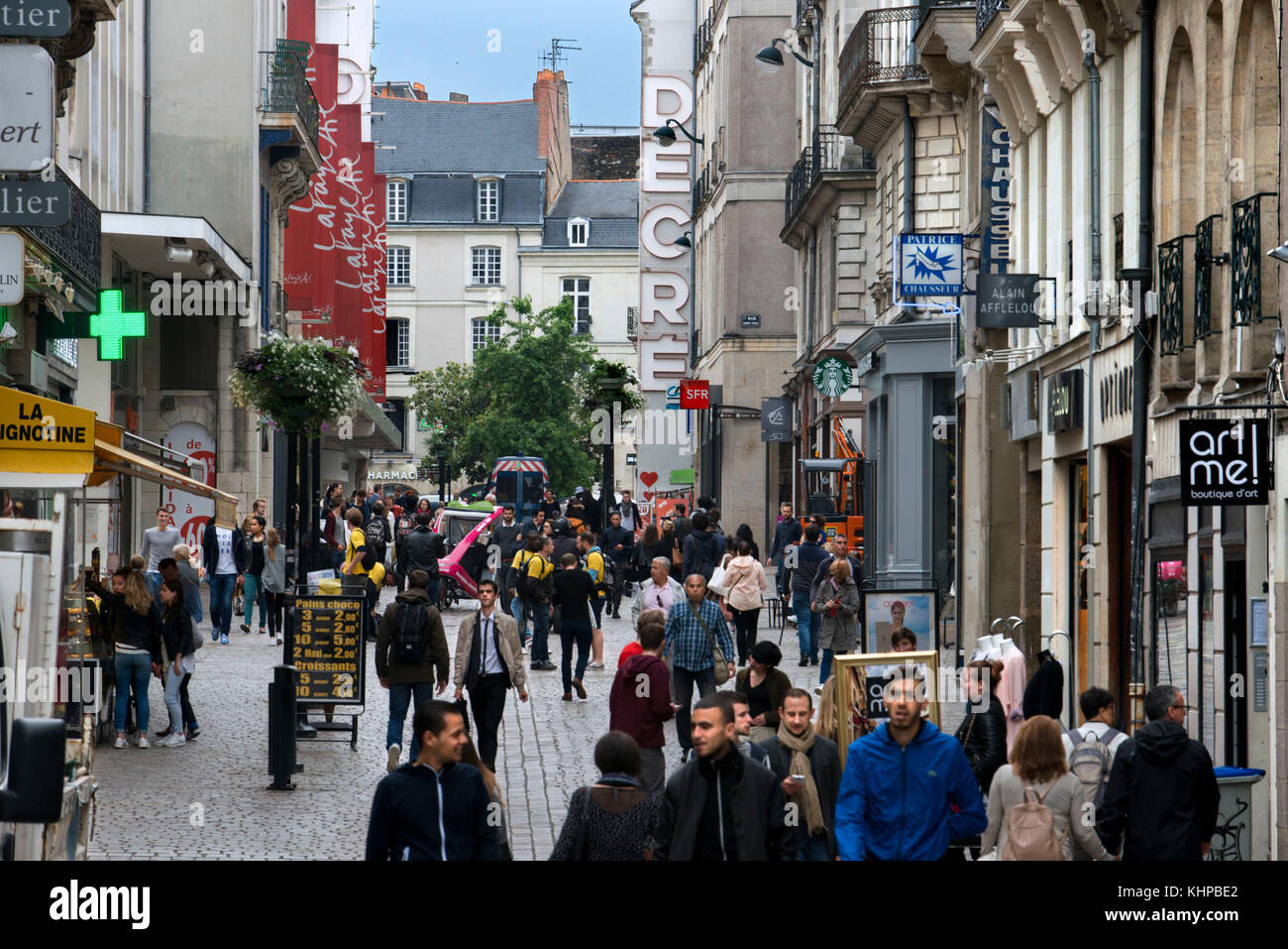 Geschäfte in der Altstadt von Nantes, Loire Atlantique, Frankreich. Stockfoto