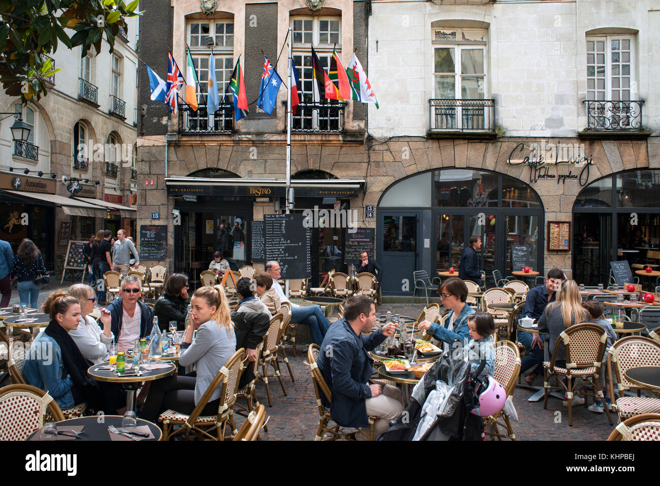 Bars und Restaurants Atmosphäre in der Altstadt von Nantes, Loire Atlantique, Frankreich. Caffe Luigi, Place du Pilori Stockfoto