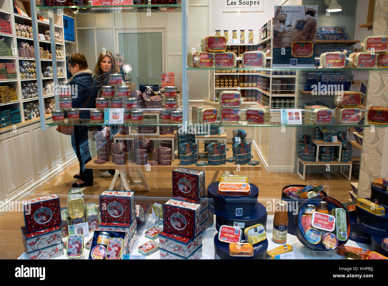 Luxus Shop in der Passage Pommeraye und seinen Geschäften, Nantes, Loire Atlantique, Frankreich. Shopping Arkaden aus dem 19. Jahrhundert nantes Bretagne Frankreich Stockfoto