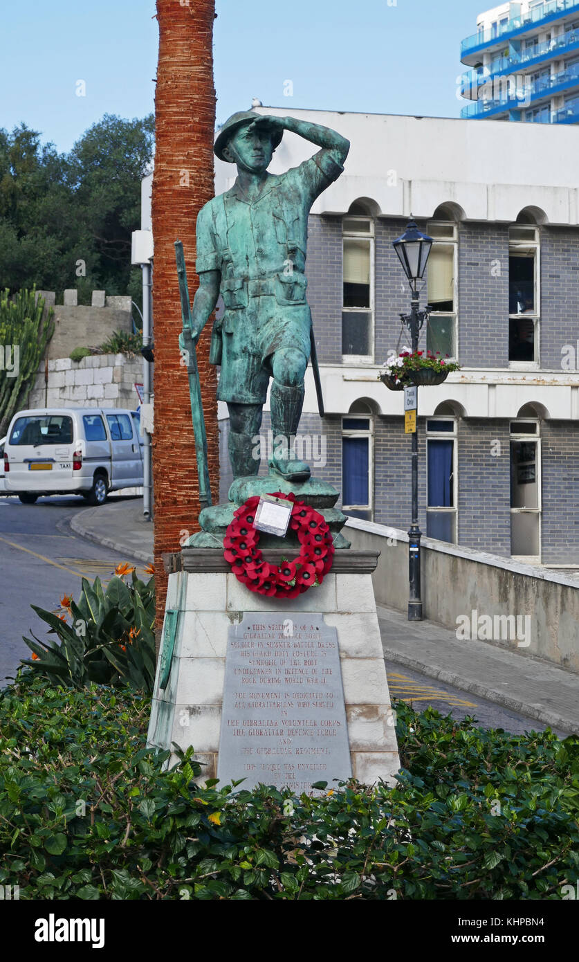 Felsen von Gibraltar - Statue von Gibraltar Defense Force Soldat Stockfoto