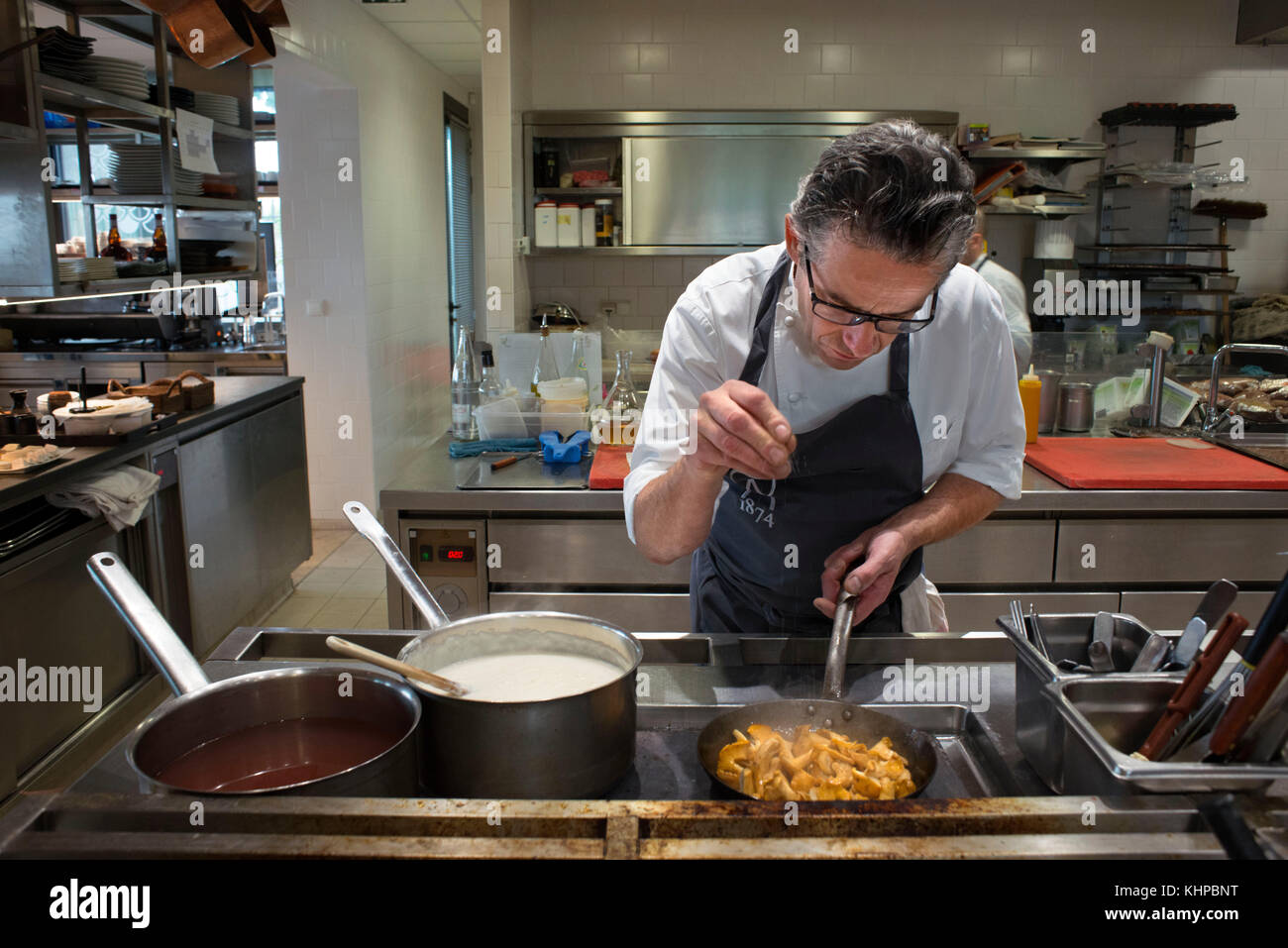 Das Restaurant Atlantide 1874 wurde mit einem michelin-Stern ausgezeichnet und befindet sich im Maison de l’Hermitage Nantes, Pays de la Loire, Frankreich. Chefkoch Michelin Jean Yves Guého Stockfoto