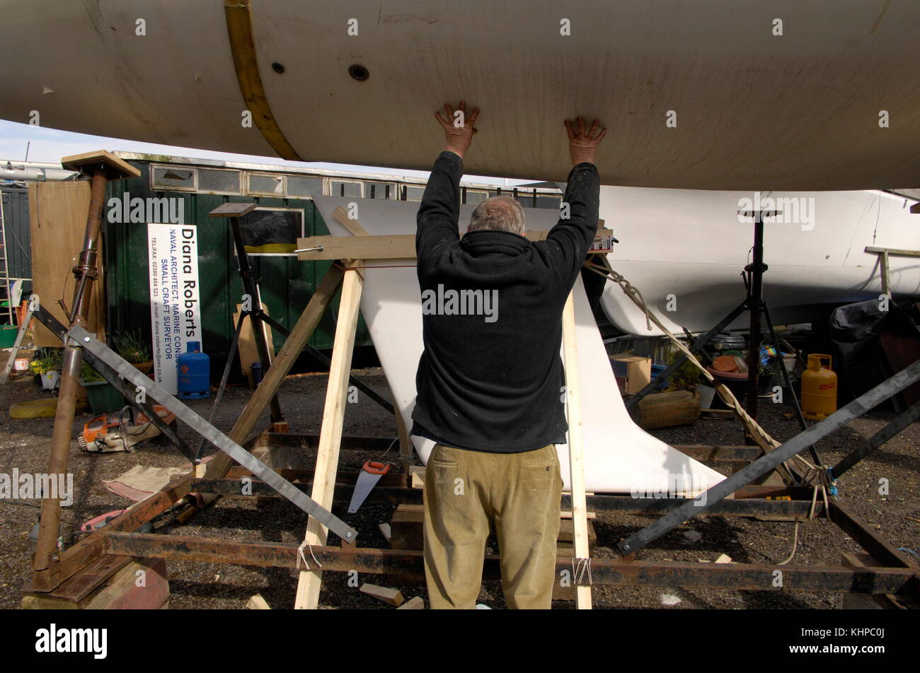 AJAXNETPHOTO. 2010. BURSLEDON, ENGLAND. - YACHT MEINEN TRAUM - SANFT TUT ES; SENKING RUMPF AUF DEN KIEL. FOTO: JONATHAN EASTLAND/AJAX REF:X0804 0086 Stockfoto