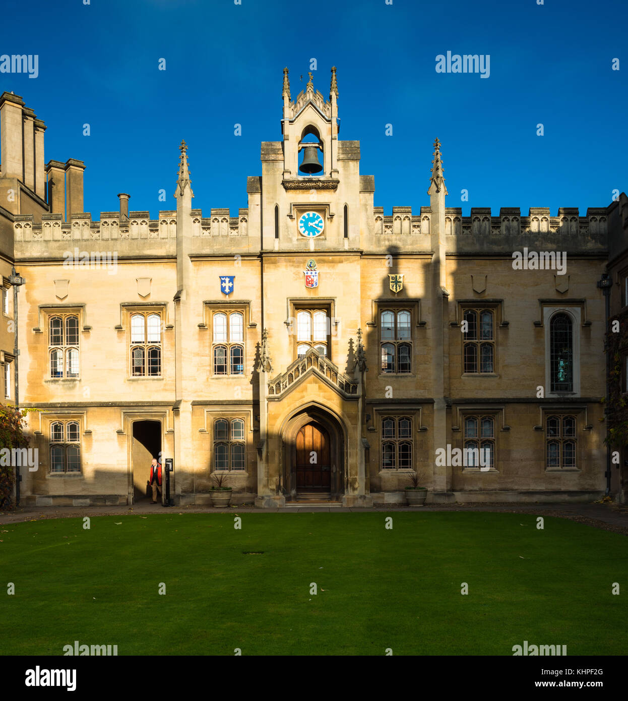 Bell und Glockenturm von Kapelle zu Kapelle des Sydney Sussex College, Universität Cambridge, England, Großbritannien Stockfoto