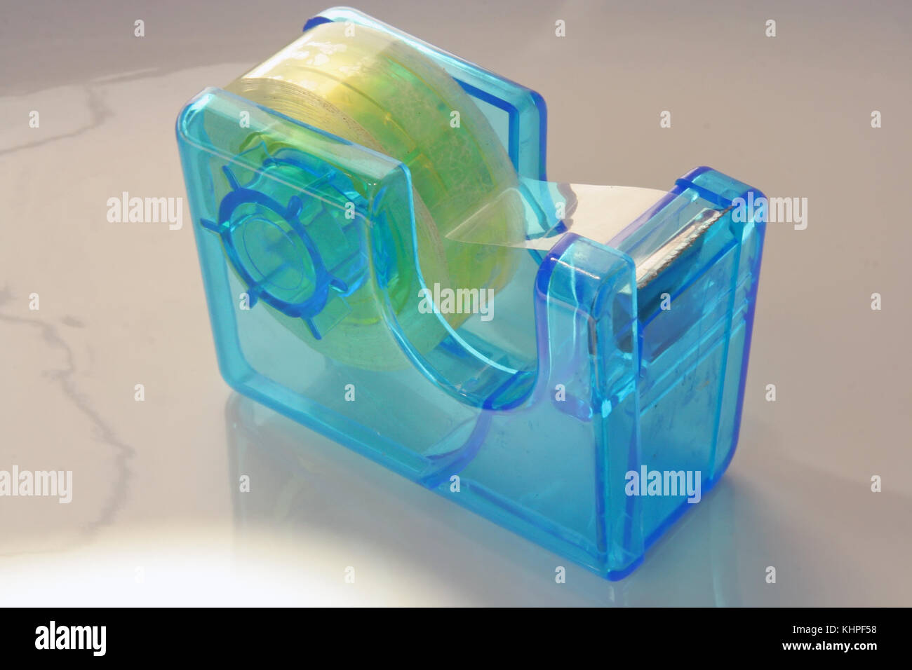 Kunststoff blau Klebeband Halter. Stockfoto