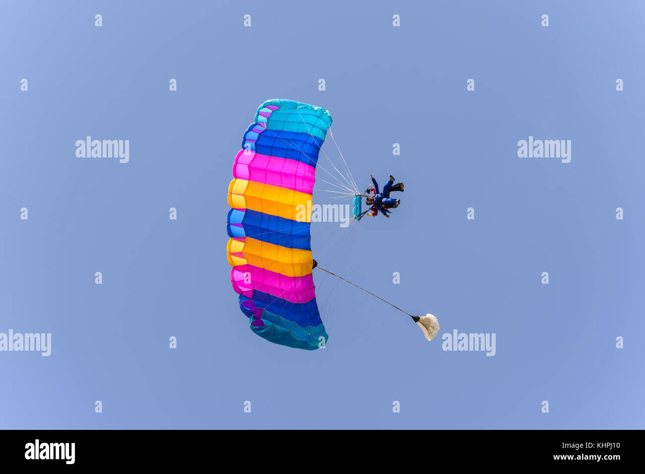 Skydiver Tandem mit Fallschirm landen Stockfoto