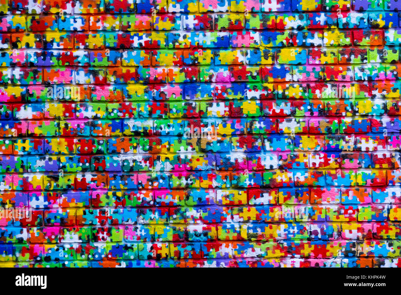 Puzzle Hintergrund an die Wand gemalt Stockfotografie - Alamy