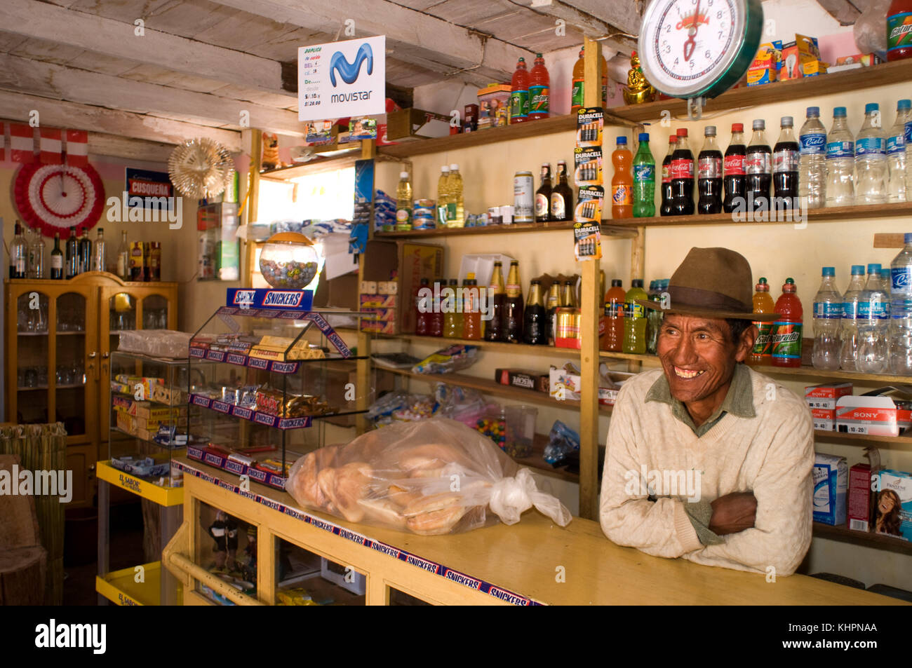 Kleines Lebensmittelgeschäft auf der Insel Amantani. Amantani, Titicacasee, Puno, Peru Stockfoto