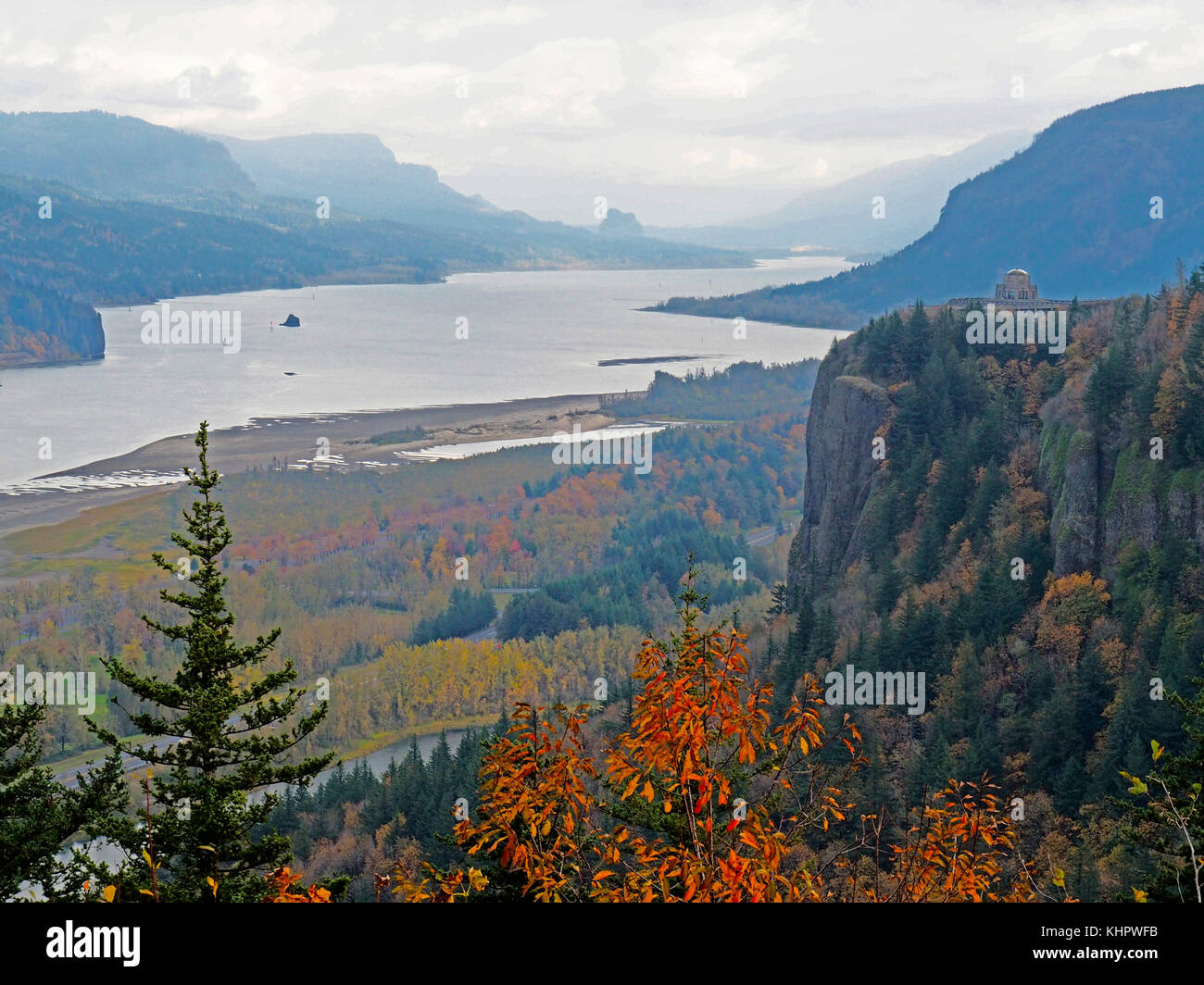 Columbia River Gorge an bewölkten Herbst Tag aus Oregon Sicht Stockfoto