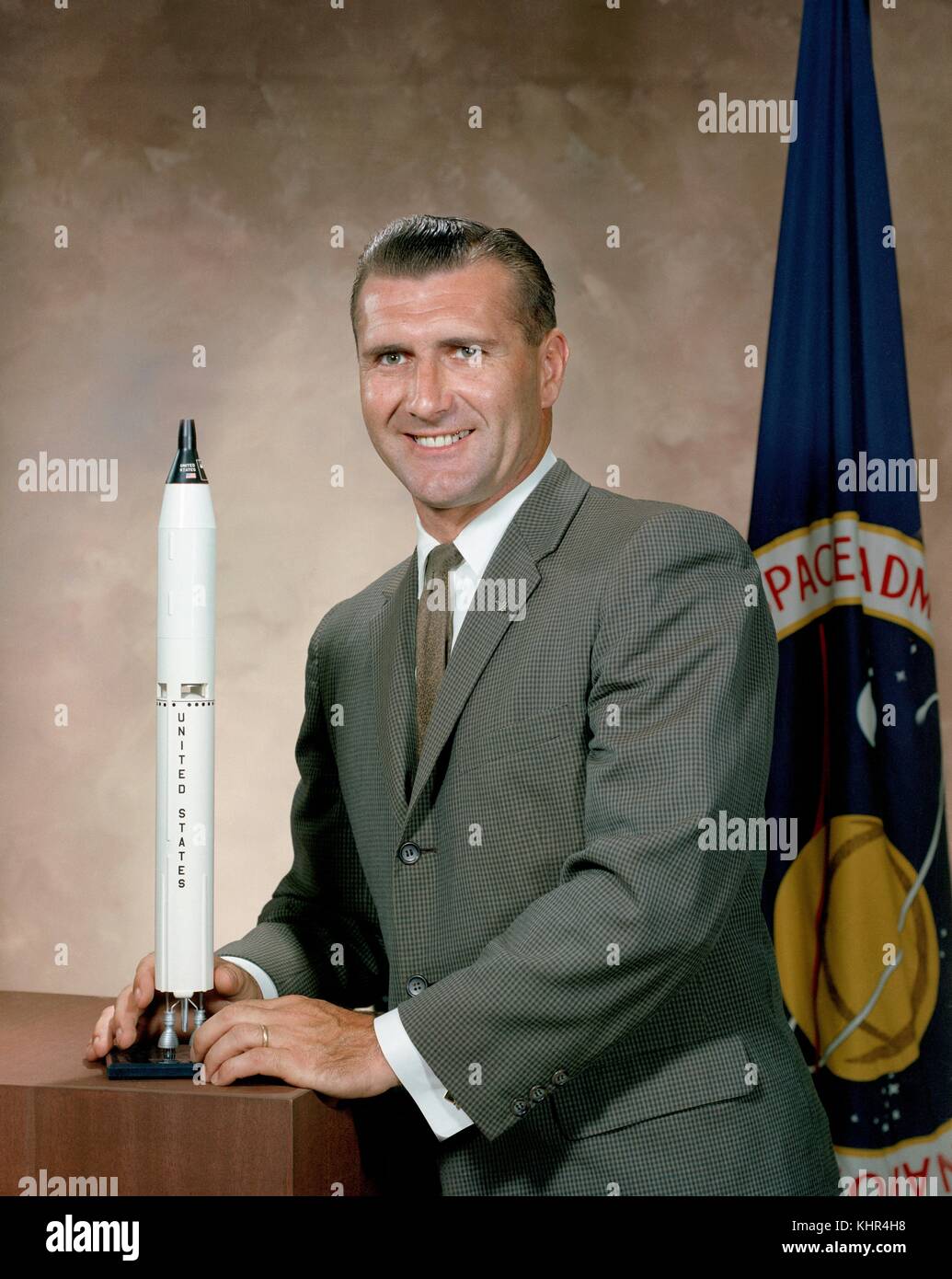 Offizielles Porträt des NASA Gemini 11 und des Apollo 12-Astronauten Richard Gordon im Johnson Space Center am 10. September 1964 in Houston, Texas. (Foto: NASA, Foto über Planetpix) Stockfoto