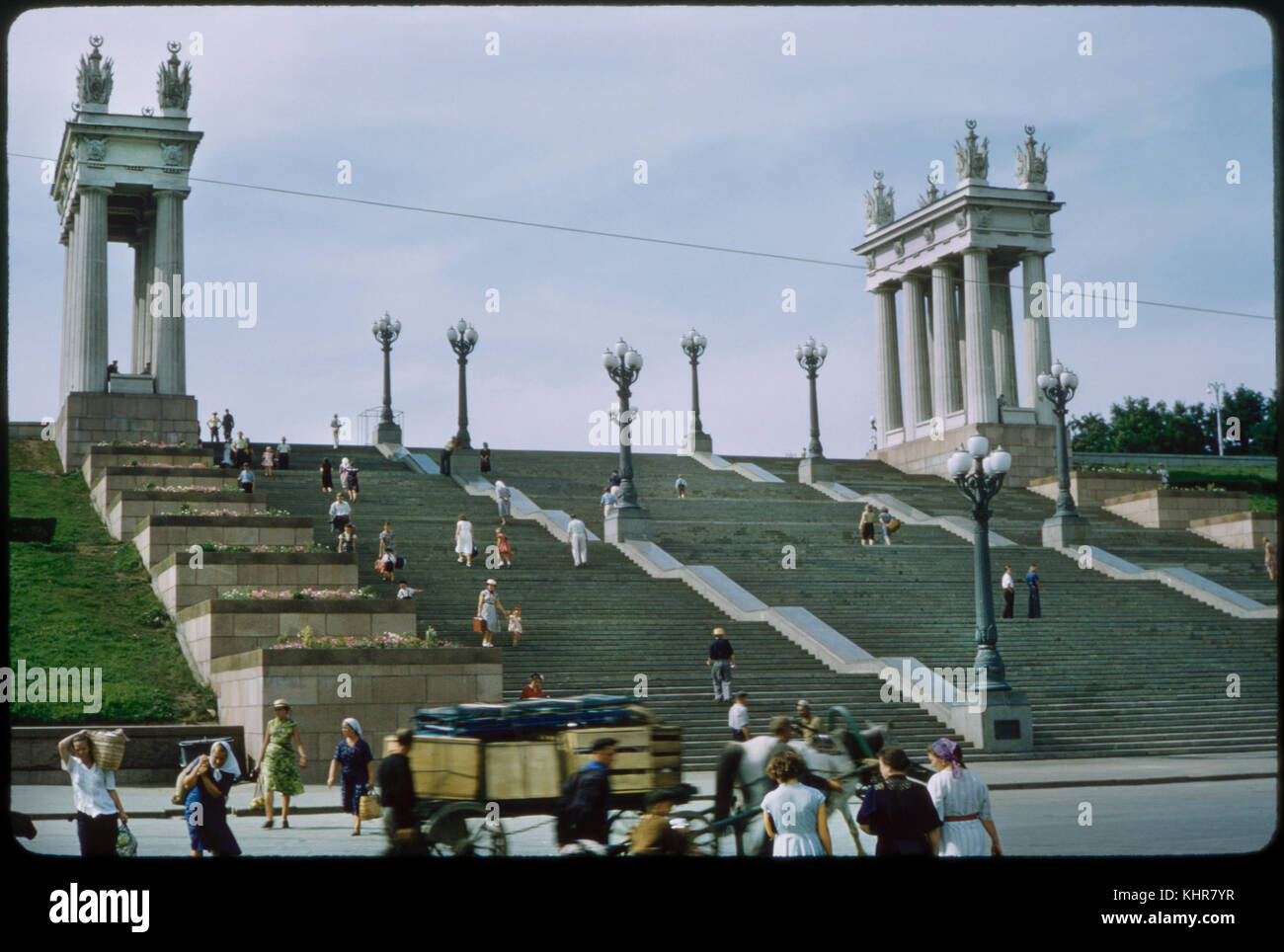 Haupttreppe und Kolonnaden an zentralen Damm, stalingrad (Wolgograd), USA, 1958 Stockfoto