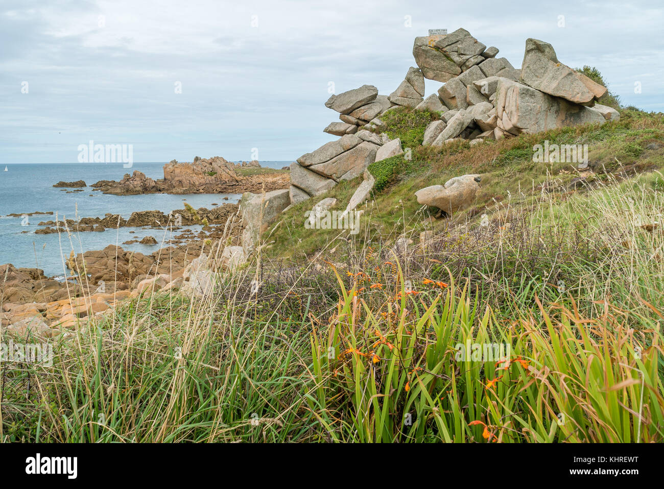 Chemin des Cap-d'Ail in Primel, Bretagne, Frankreich Stockfoto