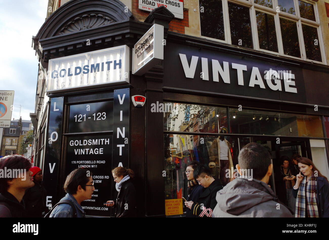 Goldschmied Vintage Kleidung Shop auf verkohlung Cross Road, London, England Stockfoto