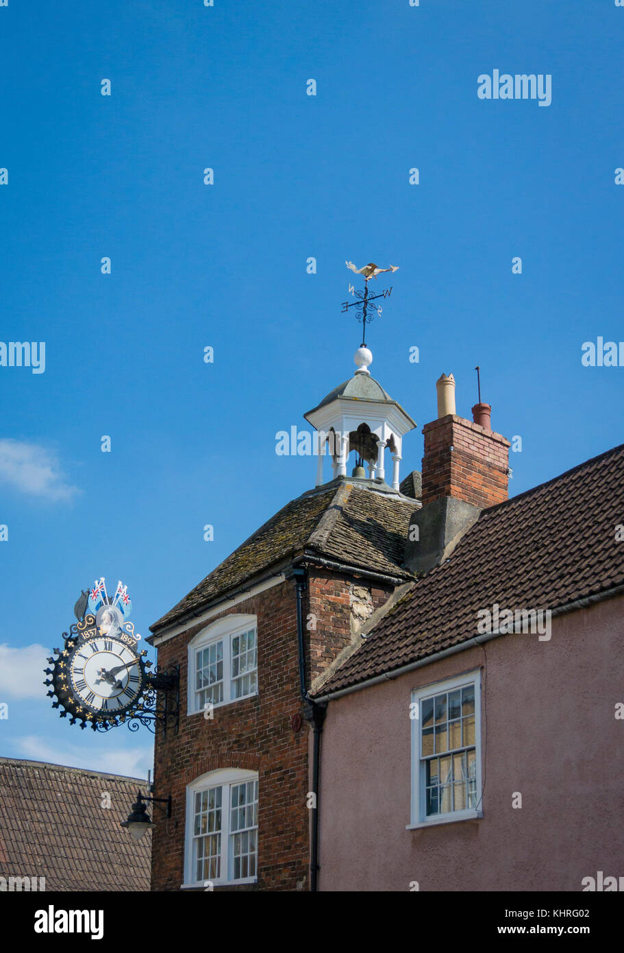 Die tolsey Wecker erinnert an den diamantenen Jubiläum (60 Jahre) der Herrschaft von Königin Victoria. Die uhr sagt, '1837 - 1897'. Es liegt zwischen Market Street ein Stockfoto