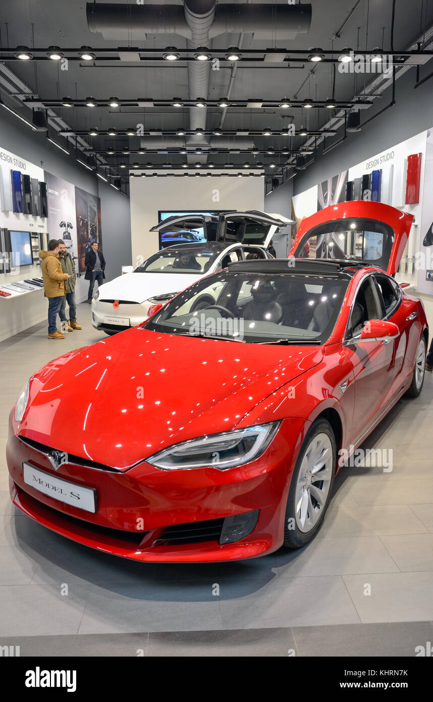 Tesla со штурвалом