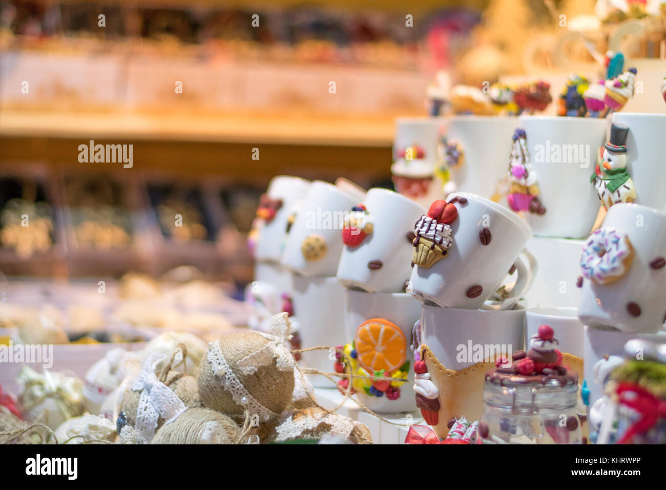 Andenken Becher am Sibiu Weihnachtsmarkt am 17. November 2017 verkauft wurden Stockfoto