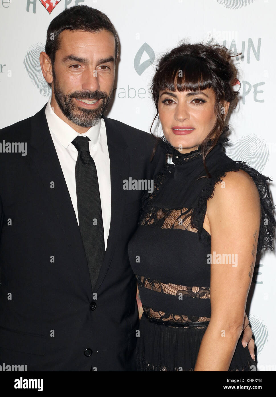 17. November 2017: Robert Pires und Jessica Lemarie-Pires besuchen den Chain of Hope Gala Ball 2007 im Grosvenor House in London, England Stockfoto