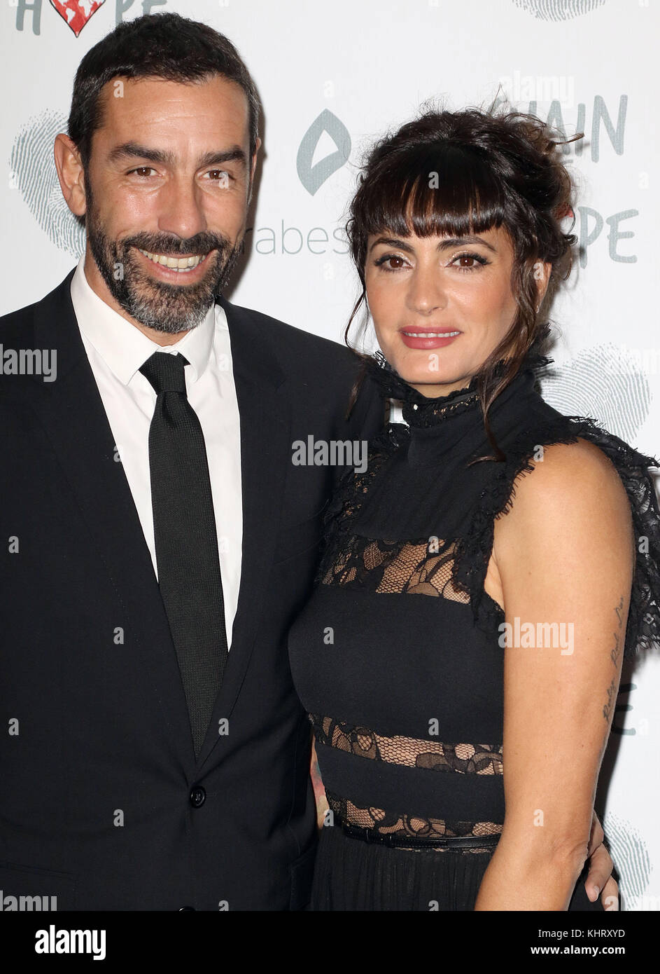 17. November 2017: Robert Pires und Jessica Lemarie-Pires besuchen den Chain of Hope Gala Ball 2007 im Grosvenor House in London, England Stockfoto