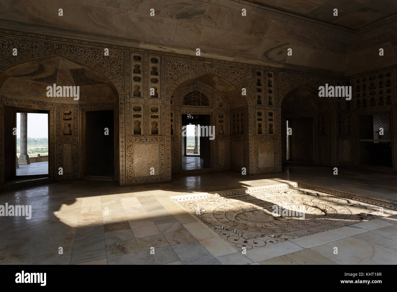 Schön verzierte Interieur des Red Fort, Agra, Uttar Pradesh, Indien. Stockfoto