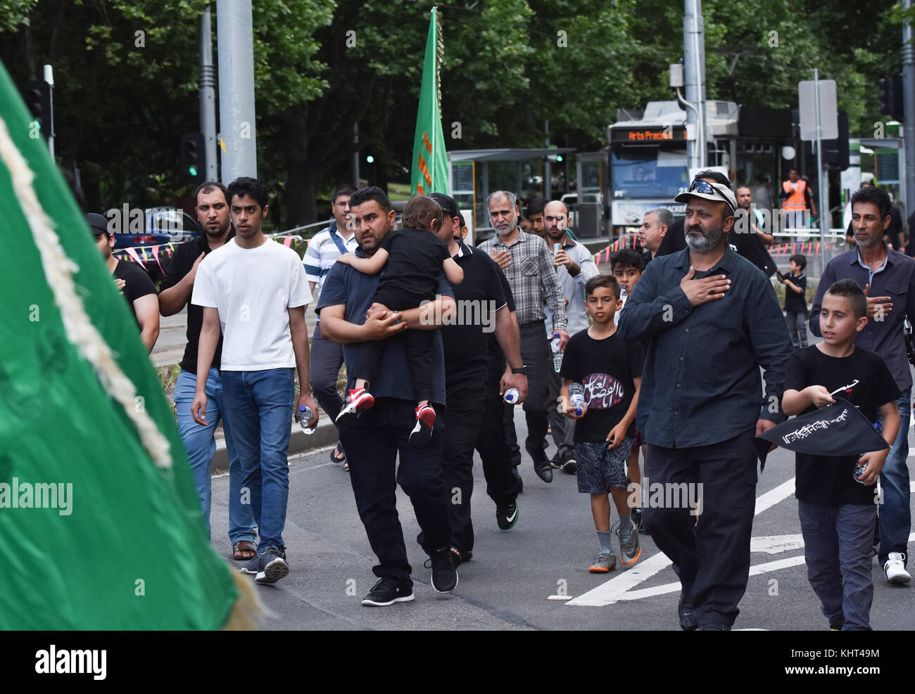 Melbourne, Australien. 19 Nov, 2017. schiitische Muslime trauernde im März während einer religiösen Prozession in Melbourne am Sonntag teilnehmen, 19. November 2017 chehlum (40. Tag) des Martyriums Imam Hussain (a.s) Der Enkel des Propheten Mohammad in Melbourne. Credit: Mirza. m. Hassan/Pacific Press/alamy leben Nachrichten Stockfoto