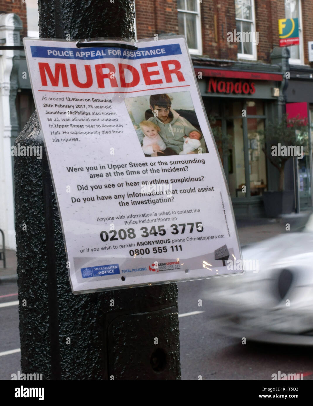 Die Metropolitan Police Anklang für Hilfe mit der morduntersuchung in Islington, London Stockfoto