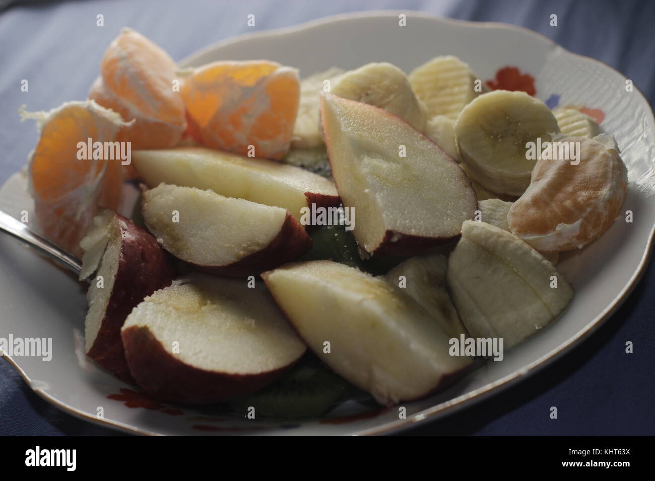 Obstteller blauen Hintergrund, Essen Fotografie Stockfoto