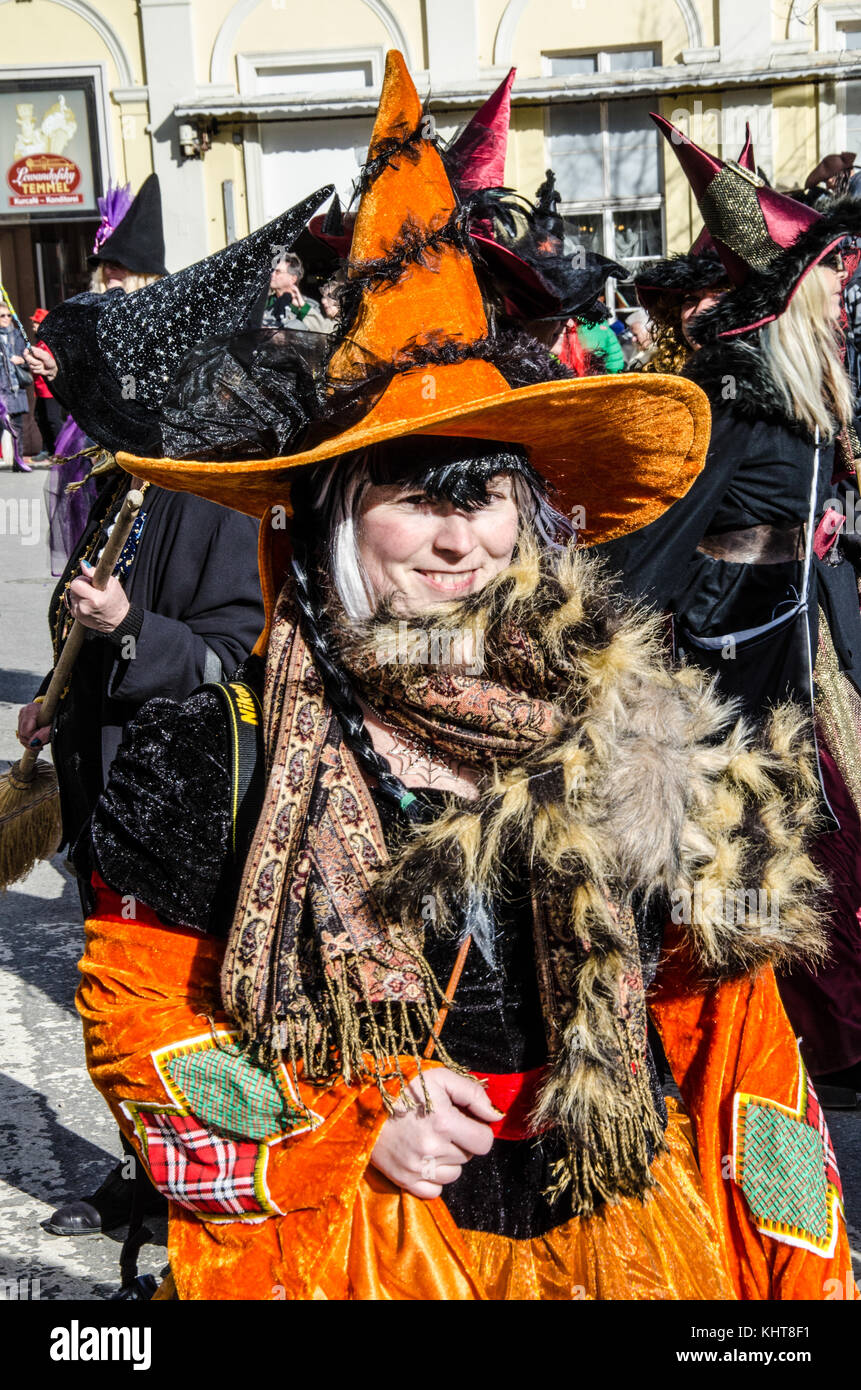 Damen Kostüm Clownin mit Hut als Clown zu Karneval Mot