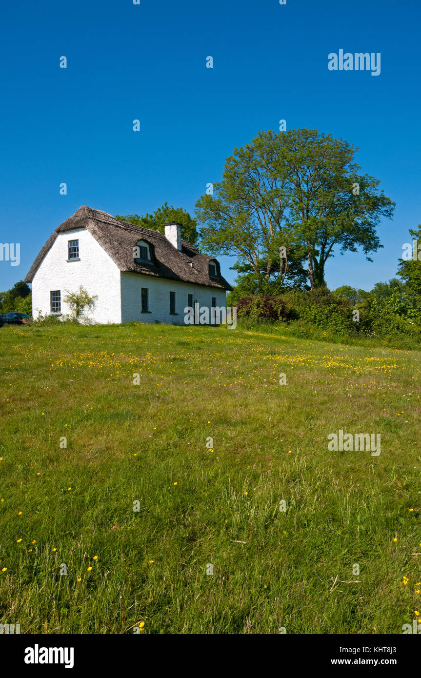 Typisches Haus mit Reetdach Kinvarra, County Galway, Irland Stockfoto