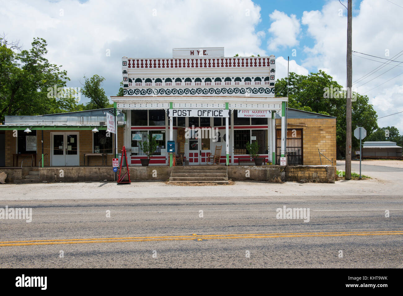 Hye, Texas - Juni 8, 2014: Blick auf den General Store und Post in der kleinen Stadt hye in Texas, USA. Stockfoto