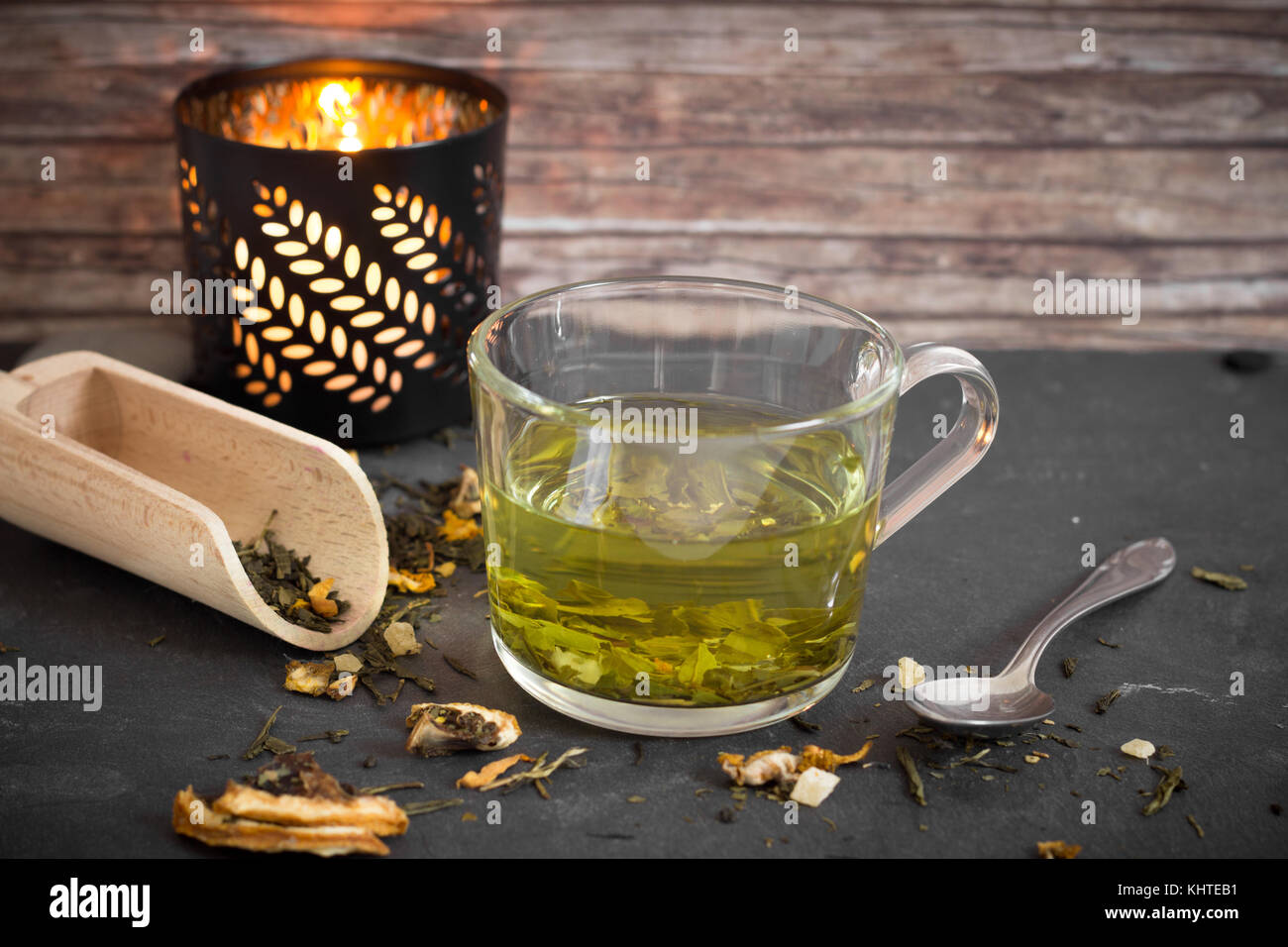 Kaffee mit Kerze Stockfoto