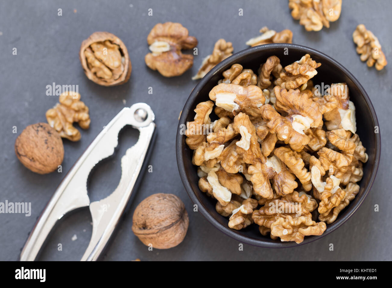 Walnüsse in der Schale Stockfoto