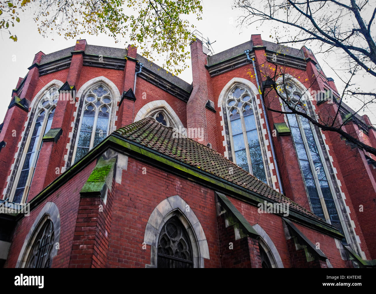 Berlin Schöneberg. Katholischen Kirche St. Matthias am Winterfeldtplatz. Die neugotische Architektur. historischen Ziegel & Sandstein denkmalgeschützte Gebäude wi Stockfoto