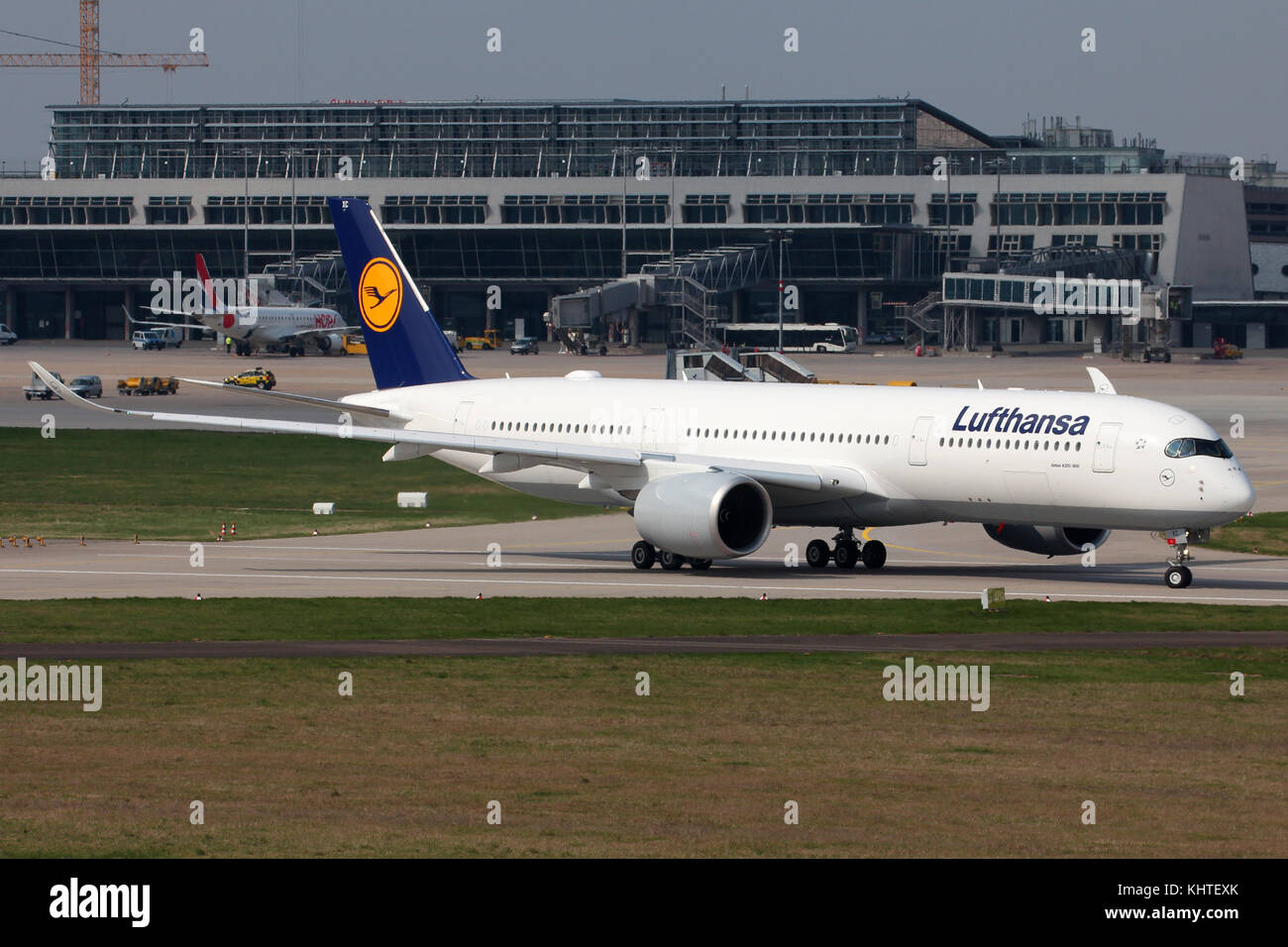 Stuttgart, Deutschland - Frühling 2017: ein Airbus Flugzeug am Flughafen Stuttgart Stockfoto