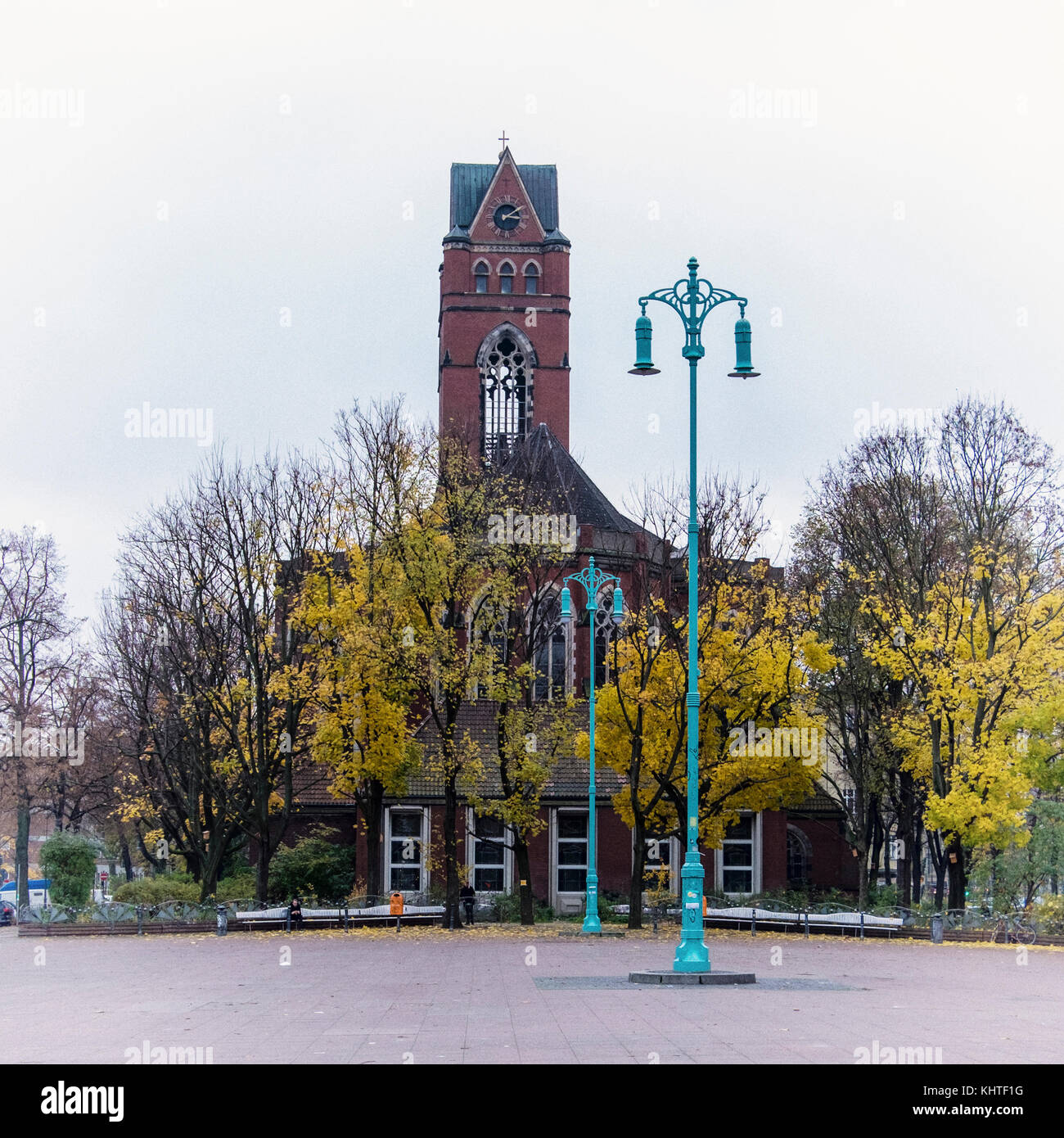 Berlin Schöneberg. Katholischen Kirche St. Matthias am Winterfeldtplatz. Die neugotische Architektur. historischen Ziegel & Sandstein denkmalgeschützte Gebäude Stockfoto