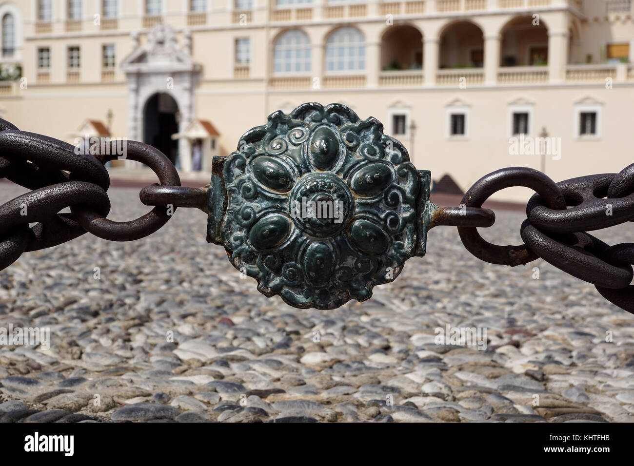 Kette aus rostfreiem Stahl nach links. Industrielle Metall Hintergrund Stockfoto