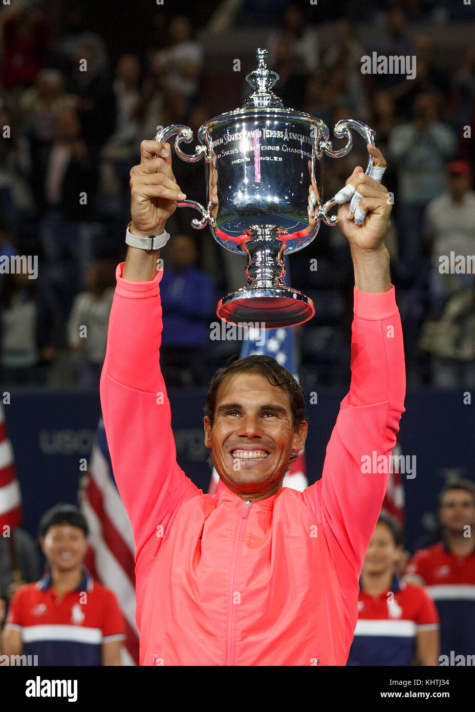 Spanischer Tennisspieler Rafael Nadal mit den US Open Trophy 2017 Men's final, Verleihung, New York City, New York, United States. Stockfoto