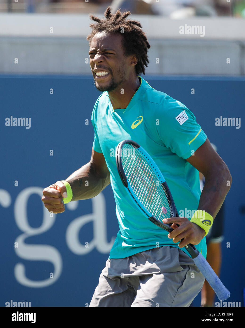 Der französische Tennisspieler GAEL MONFILS (FRA) feiert während des Tennisspiels der Männer im Singles in der US Open 2017 Tennis Championship, New York City, New York Stat Stockfoto