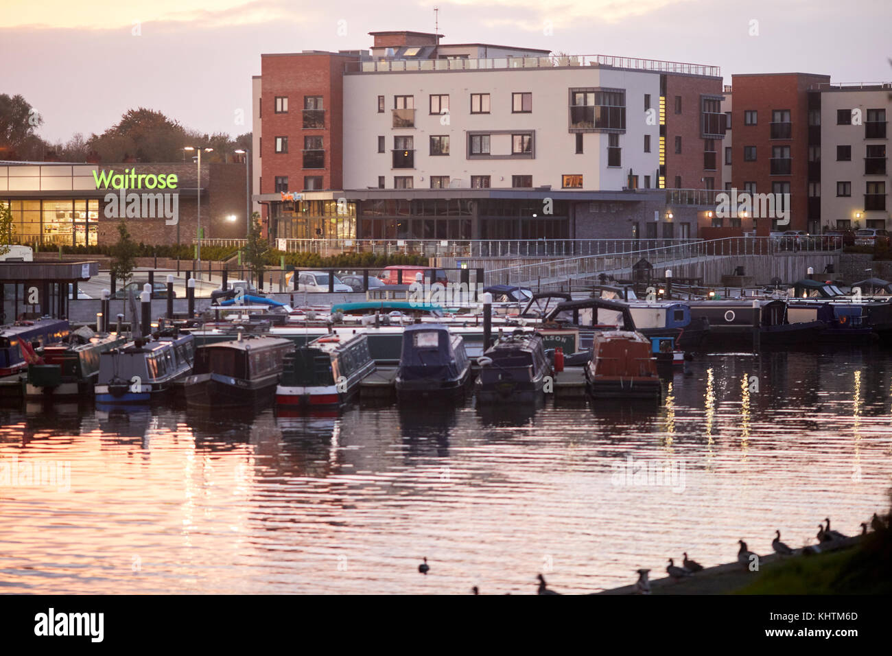 Herbst in Northwich, Cheshire, den Kanal 15-04 Marina im Zentrum der Stadt Stockfoto