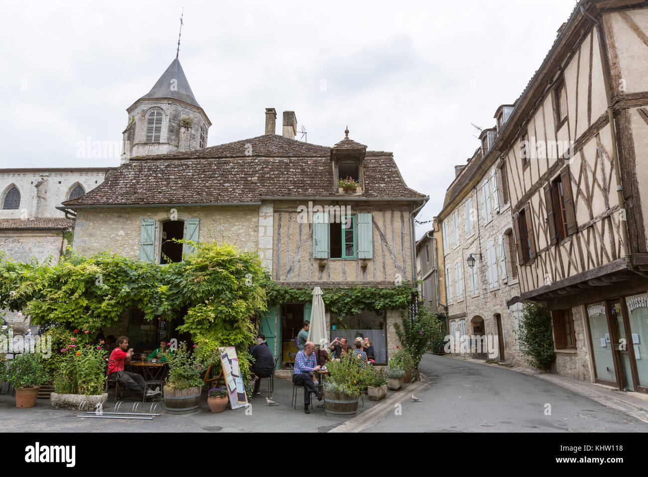 Issigeac, mittelalterliches Dorf mit Fachwerkhäusern in Périgord, Nouvelle-Aquitaine, Frankreich Stockfoto