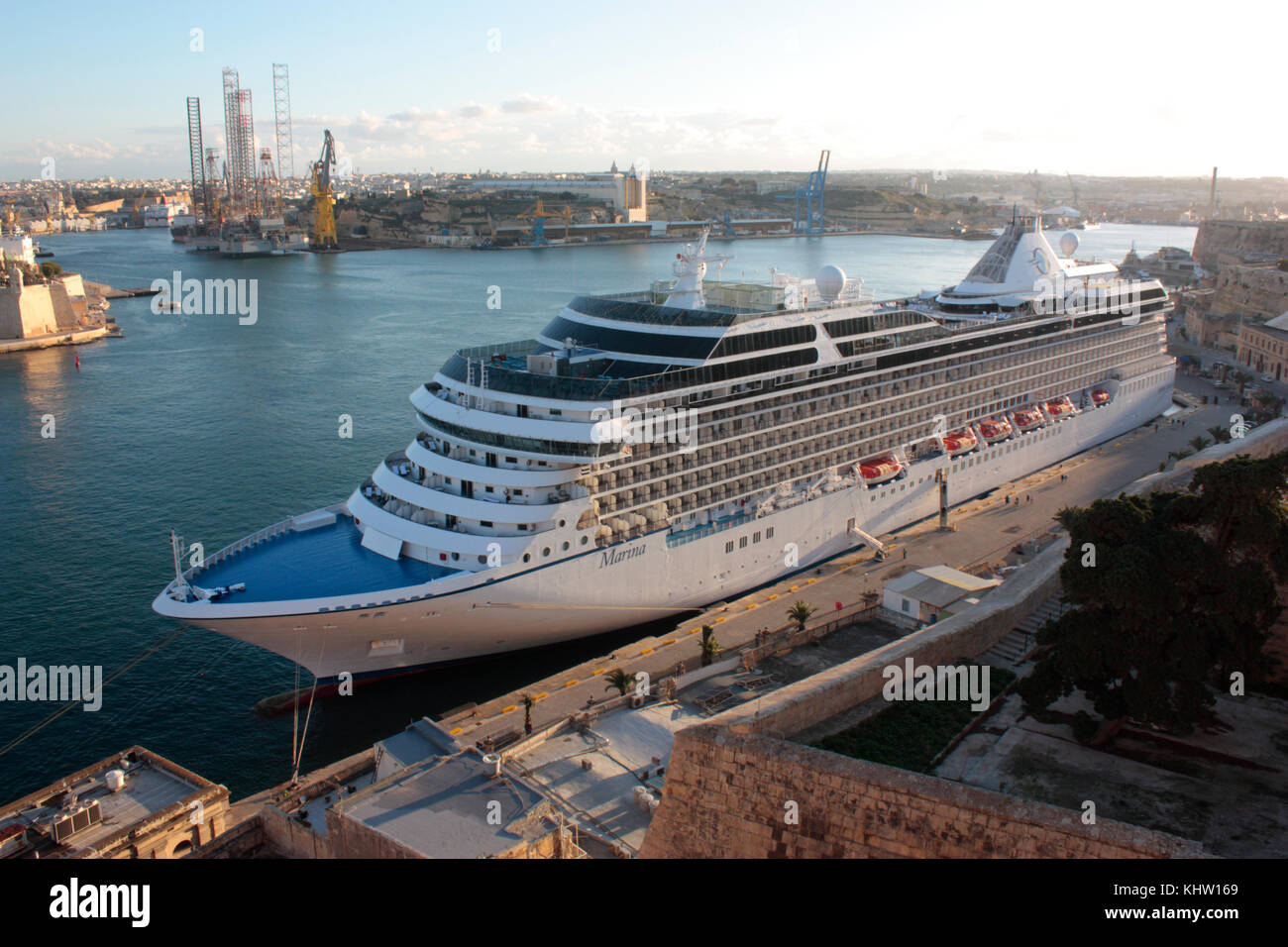 Die Oceania Cruises Schiff MS Marina im Malta Grand Harbour Stockfoto