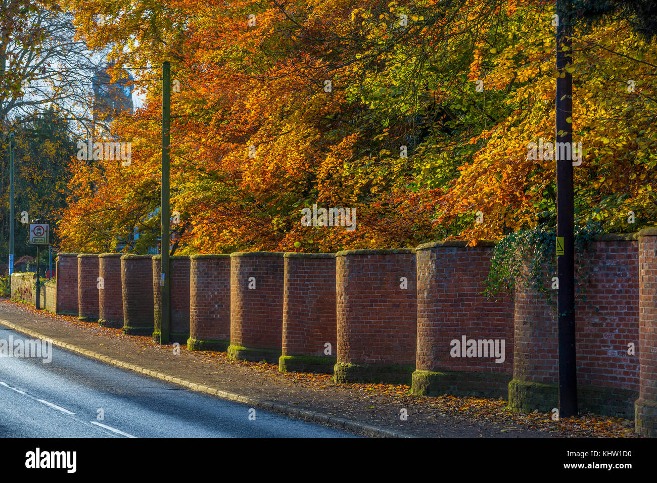 Crinkle crankle Wand, im Herbst, Auge, Suffolk, Großbritannien fotografiert. Stockfoto