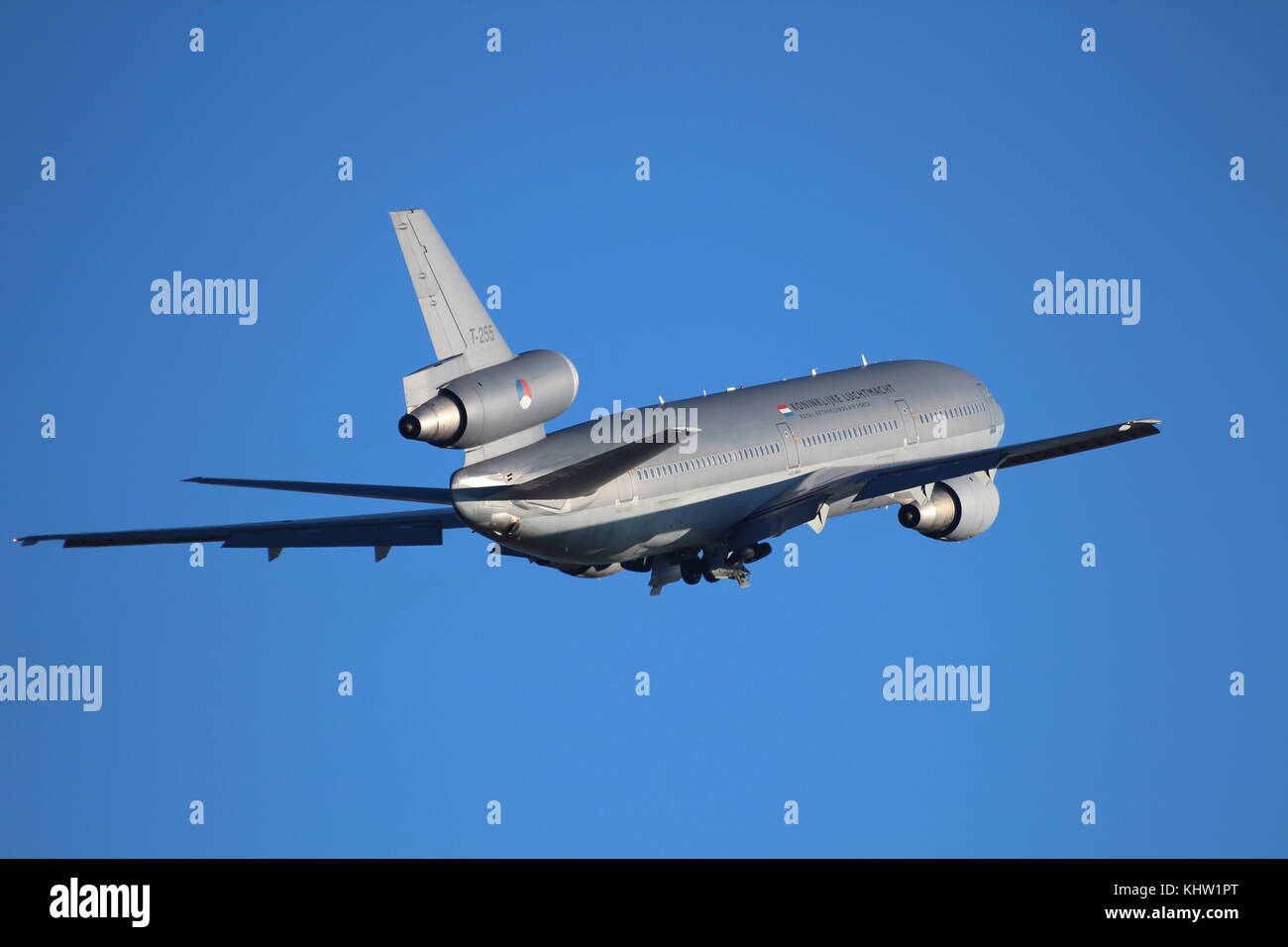 T-255, eine McDonnell Douglas KDC-10, die von der Royal Netherlands Air Force betrieben wird, am Prestwick International Airport in Ayrshire. Stockfoto