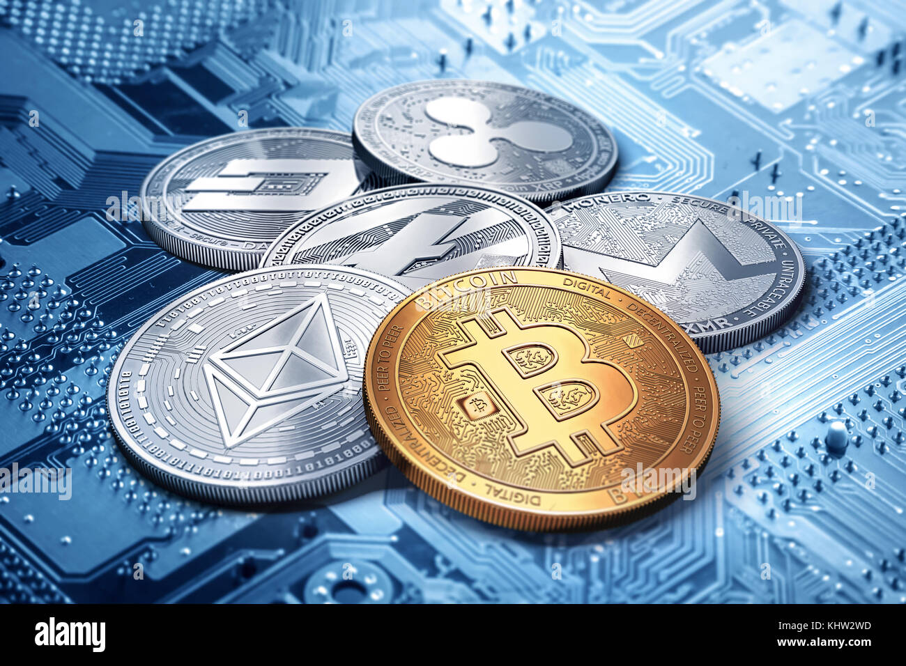 Stapel von sechs populäre cryptocurrencies: bitcoin, des Astraleums, litecoin, monero, Bindestrich und Welligkeit Münze zusammen, 3D-Rendering. Neue virtuelle Geld. Stockfoto